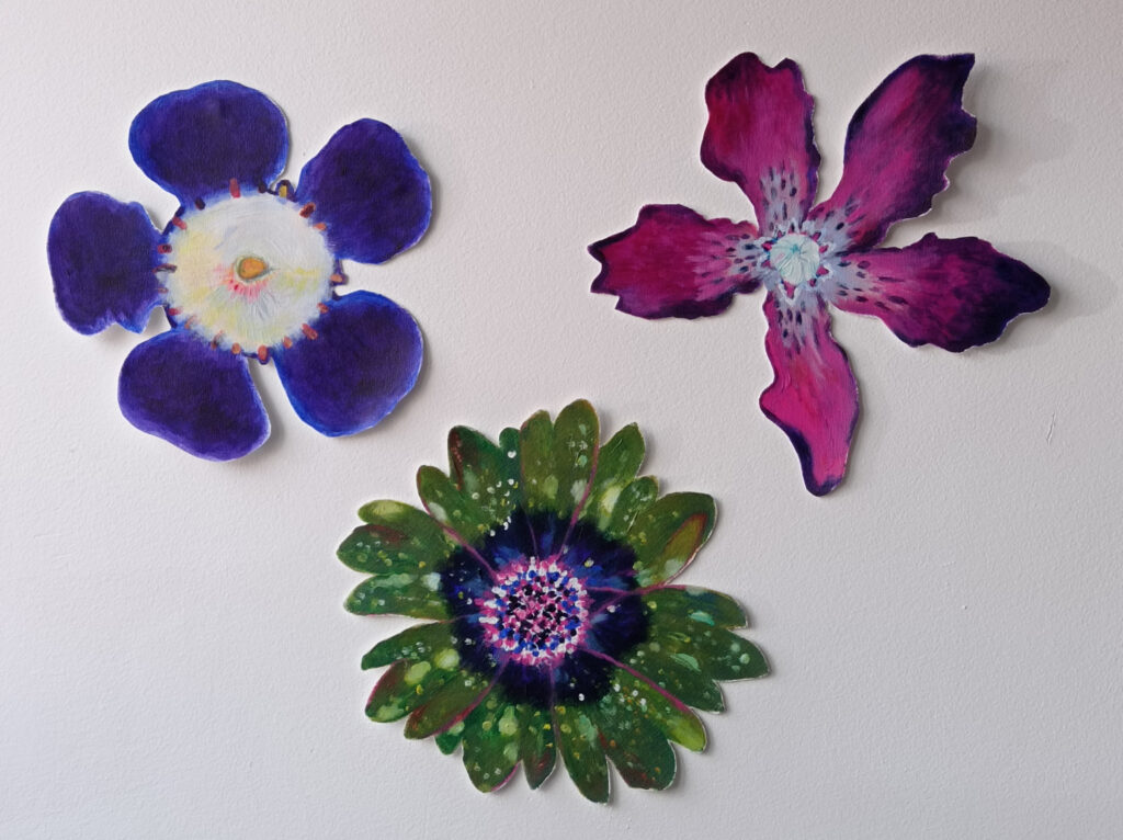 Bloemen 3 - #24 x 24 cm elk - acryl op canvas, uitgeknipt